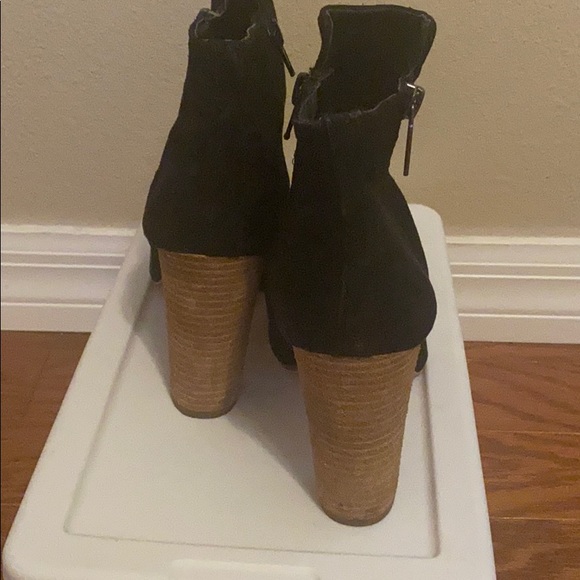 Express opened toe booties - Picture 2 of 5